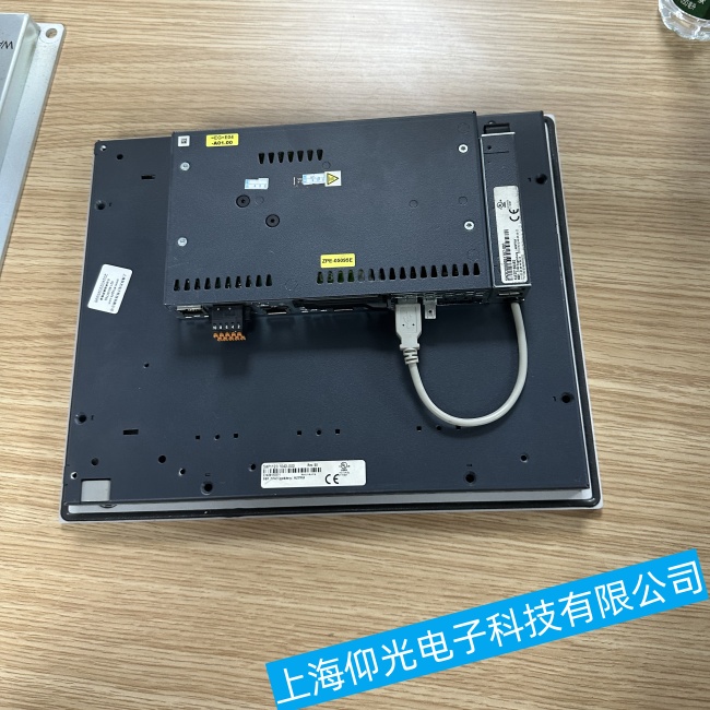 深圳貝加萊觸摸屏5PP120.0571-27通電后反復閃屏不開機故障維修2小時快修